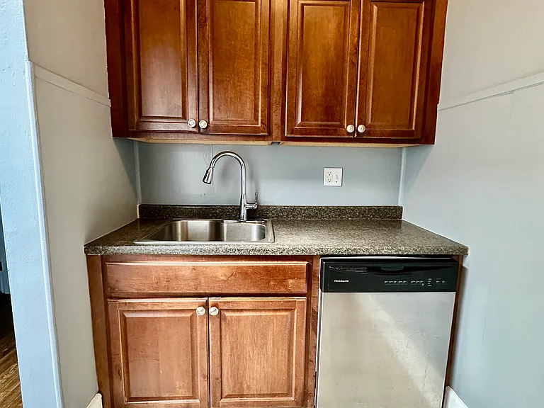 100 Cabot St #7 — Photo 7