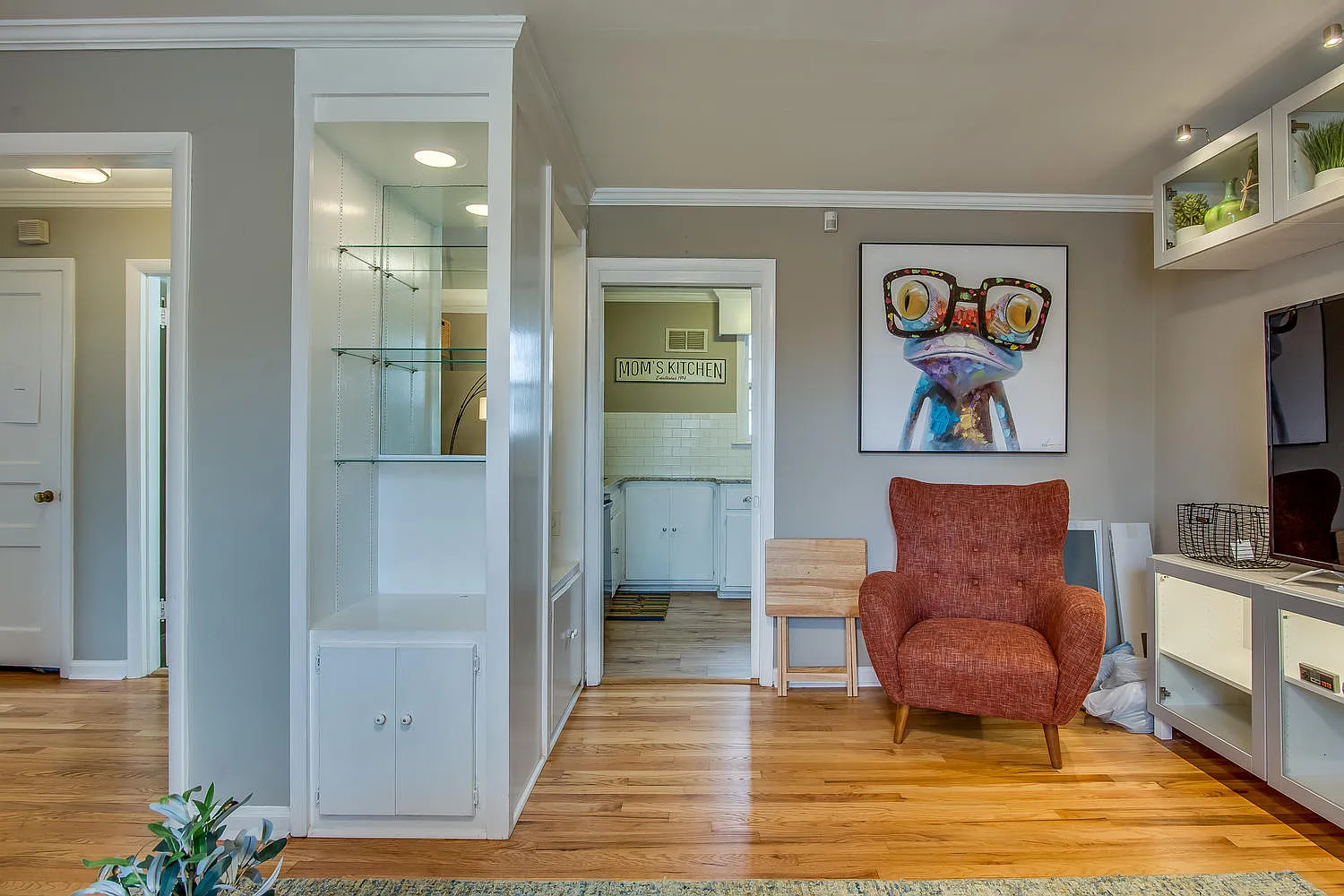 2 bed, 918 sqft, $2,449 — Photo 1