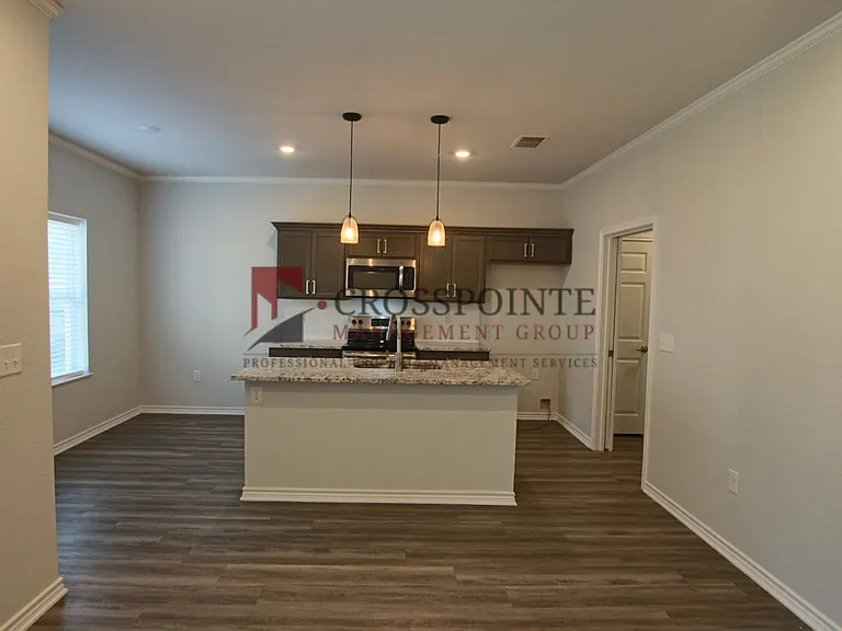 1927 Lindbergh Dr #301 — Photo 37