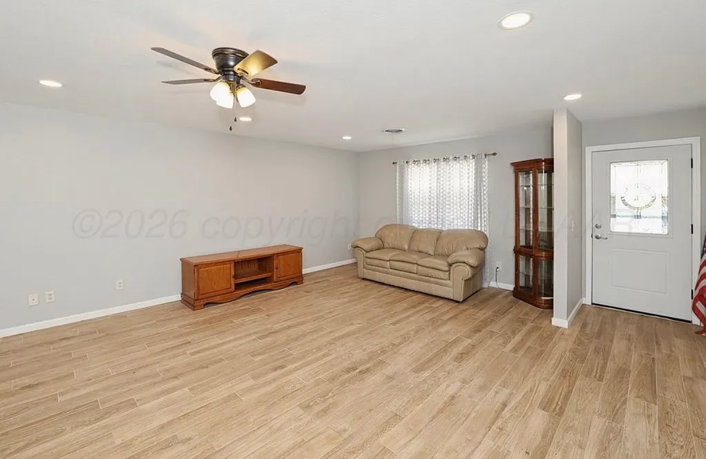 4 Bedroom, 2 Bath, 2 Car Garage — Photo 4