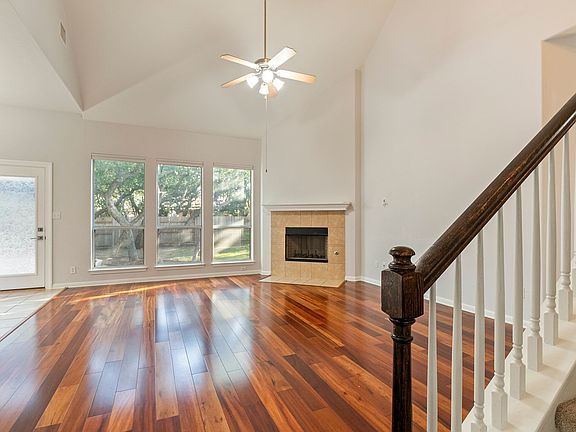 5th image of 7905 Alophia Dr