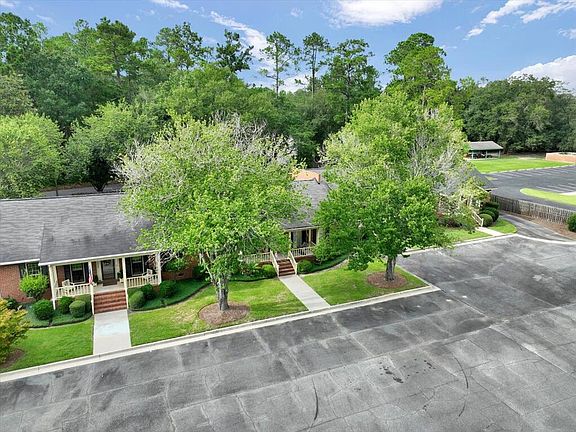 3rd image of 308 Floral Dr