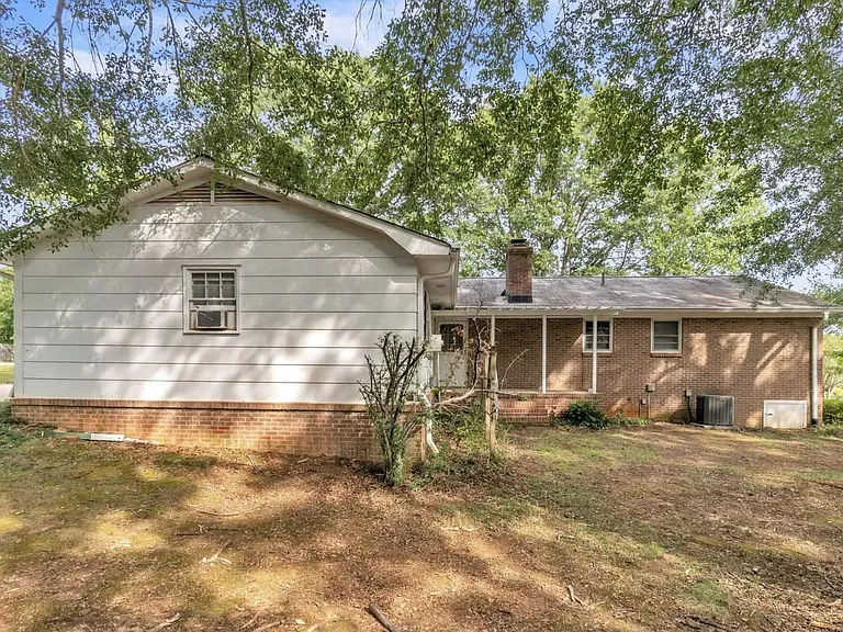 106 Chestnut Dr — Photo 5