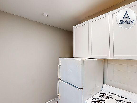 4th image of 1521 Park Ave #1R