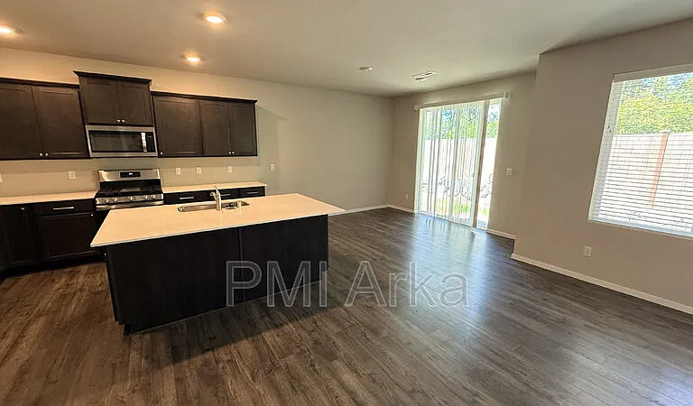 10823 32nd St NE — Photo 19