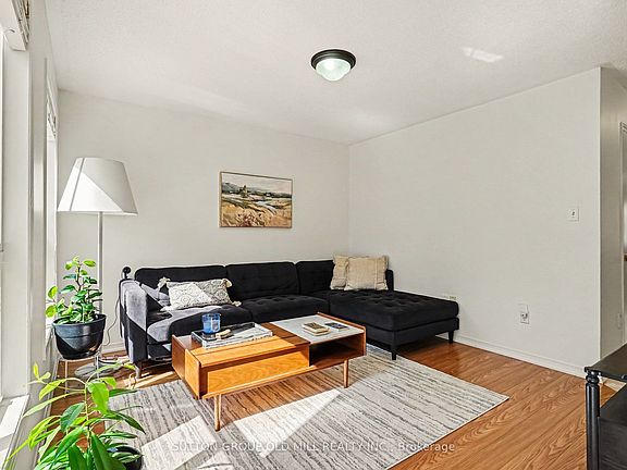 3rd image of 30 Hartmoor St