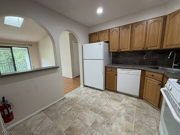 3rd image of 33 Baldwin Ct