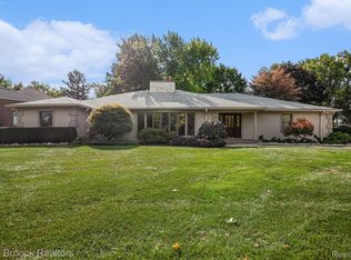 855 N Pemberton Rd, Bloomfield Hills, MI 48302