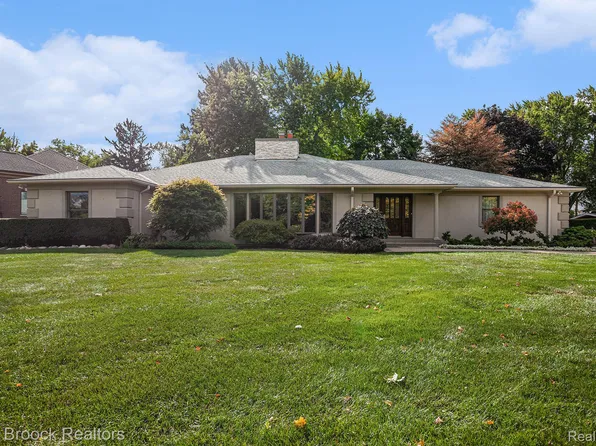 855 N Pemberton Rd, Bloomfield Hills, MI 48302