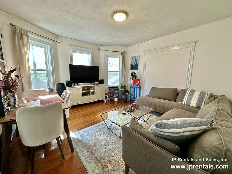369 Centre St #2 — Photo 7