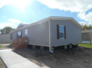 29141 Rosewood Rd, Flat Rock, MI 48134