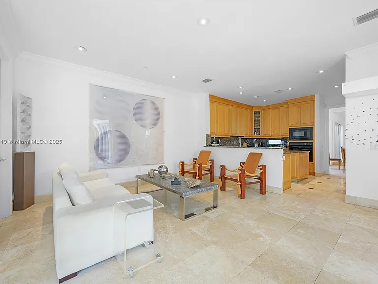 19460 39th Ct — Photo 7