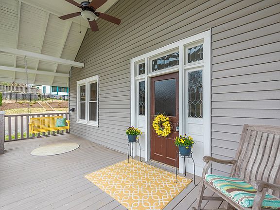 3rd image of 202 Campus Ln