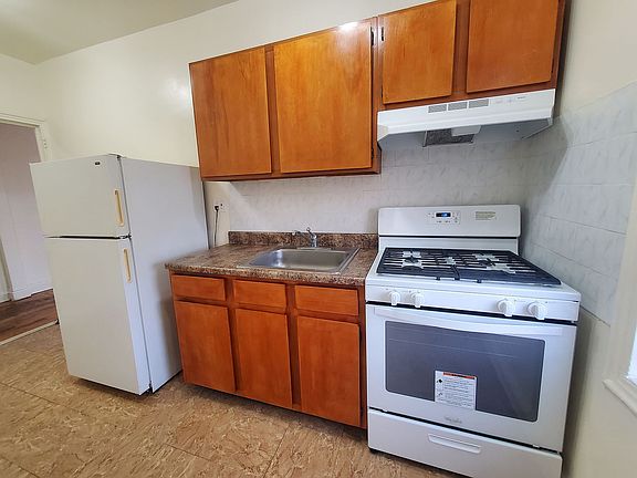 4th image of 4816 30th Ave APT 3