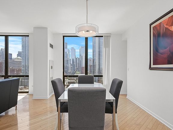 5th image of 435 W Erie St APT 1601