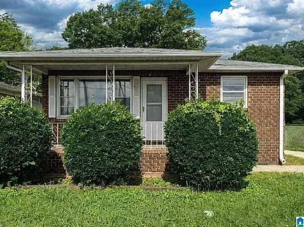 1002 Meadowood Ave, Bessemer, AL 35023