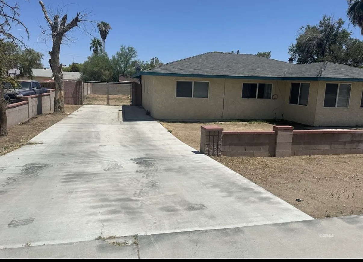 3 bed, 1064 sqft, $1,950 — Photo 1