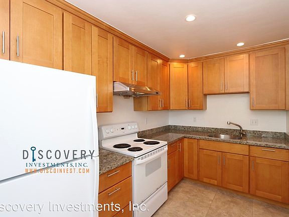 5th image of 296 Lenox Ave APT 1