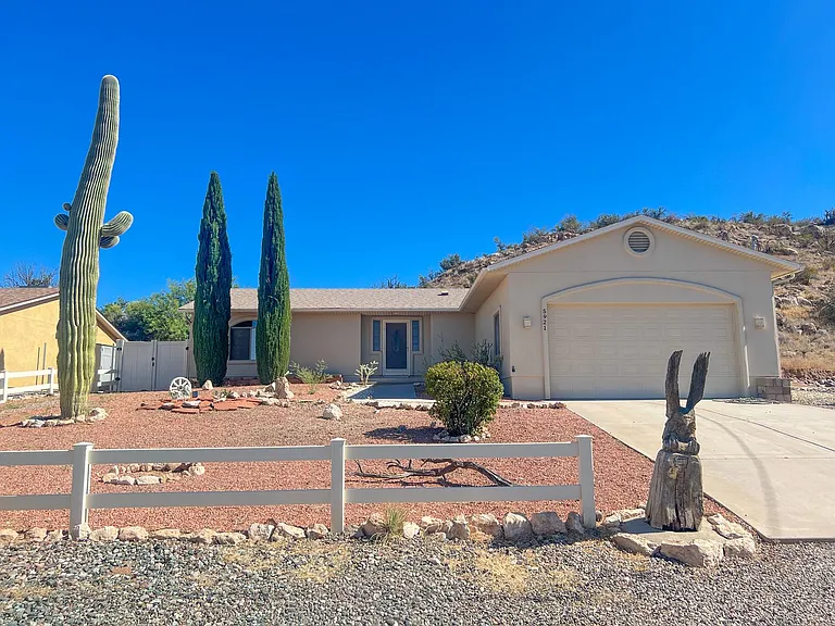 5921 N Bentley Dr — Photo 1