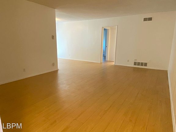 5th image of 928 S Sherbourne Dr APT 5