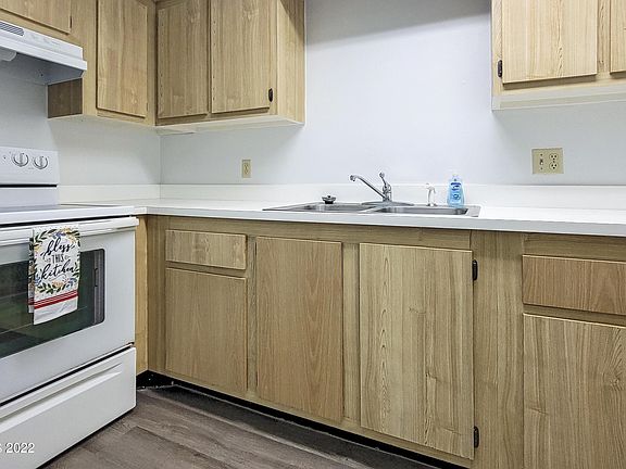 4th image of 1358 Westover St #103