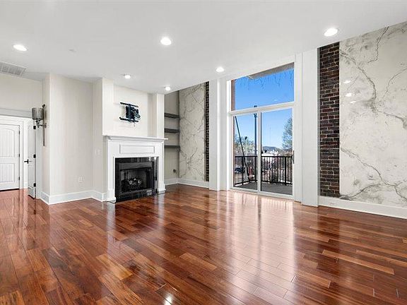 4th image of 300 S Gay St #202 & 204