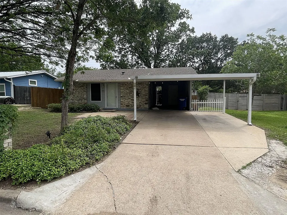 207 Chippendale Ave