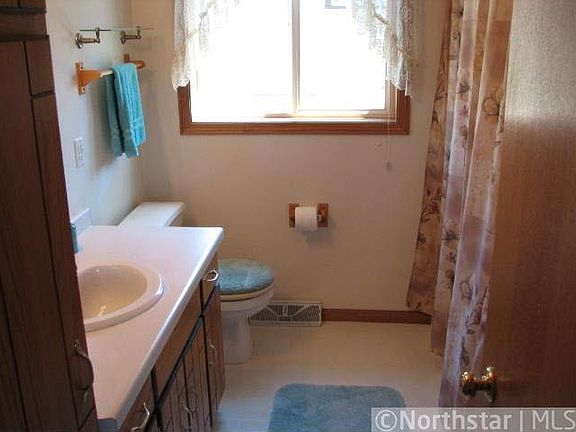5th image of 1511 Veterans Drive N
