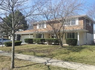 2742 Covert Rd, Glenview, IL 60025