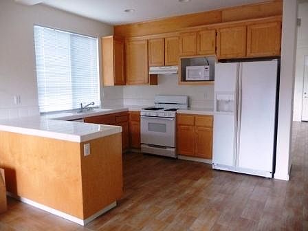 5th image of 796 Avelar St