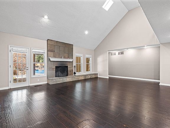 3rd image of 167 Ericson Rd