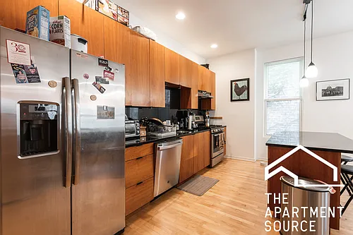 1407 N Wicker Park Ave Photo 1