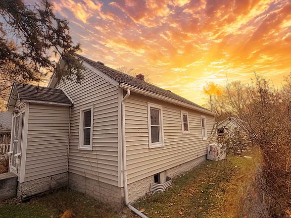2nd image of 1116 E Taylor St