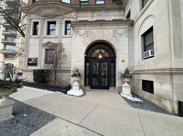 2600 N Lakeview Ave APT 1V, Chicago, IL 60614