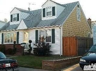 41 Norfolk Rd, Island Park, NY 11558