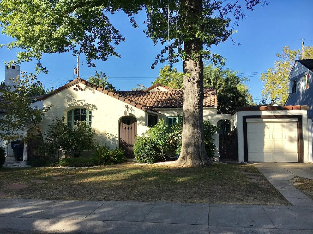 2141 Markham Way photo 1
