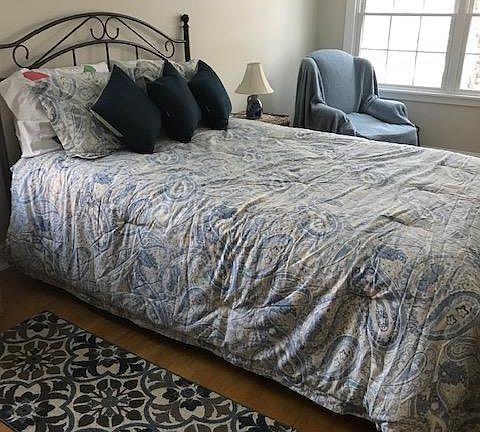 Second upstairs bedroom- queen