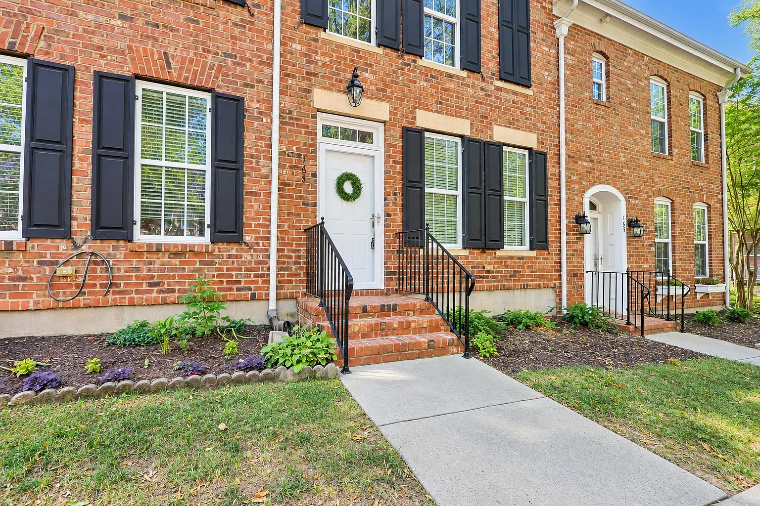2 bed, 2.5 bath, 1062 sqft, $2,100 — Photo 1