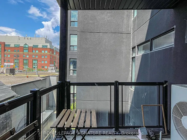335 College St #204 — Photo 15
