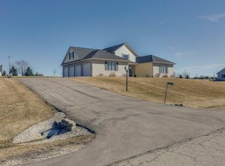 6721 Foxtail Ln, Burlington, WI 53105