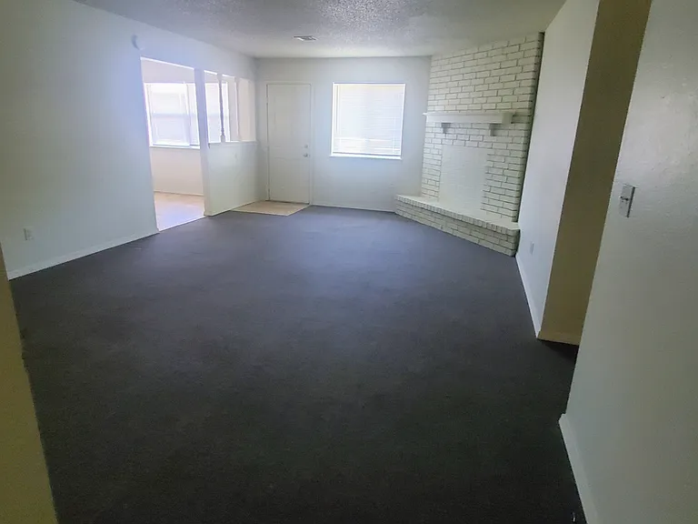 1605 Bluejay Ln — Photo 2