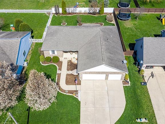 3rd image of 1182 Winchester Dr