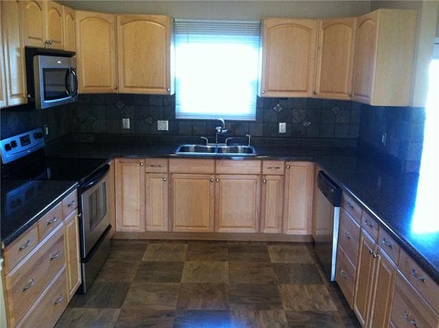 1st image of 1121 Lakes Edge Dr