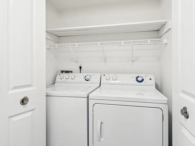 Linkhorn Bay Apartments — Photo 29