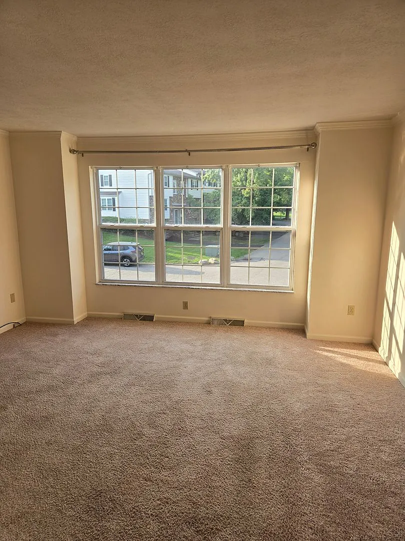 Building Photo - 3084 Meadow Brook Ct
