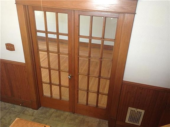 5th image of 215 Heath St