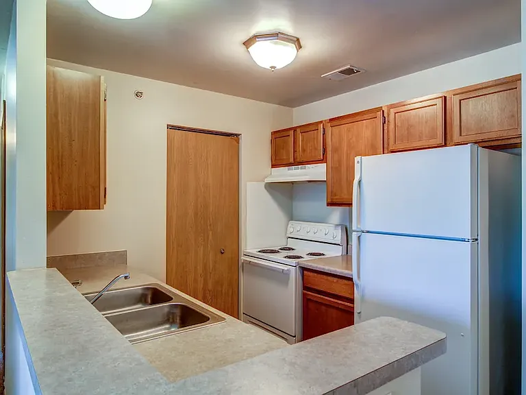 Emerald Creek Apartments — Photo 9