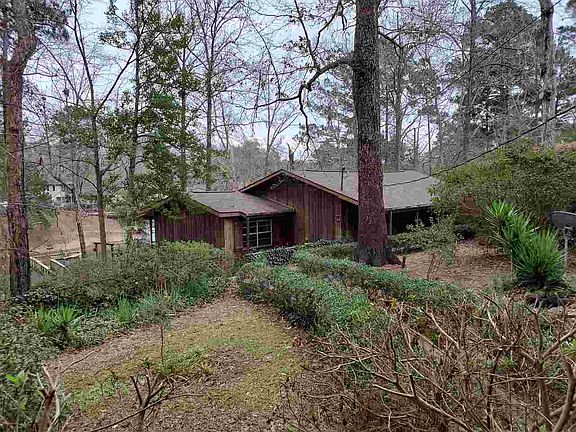 4th image of 220 Magnolia Dr