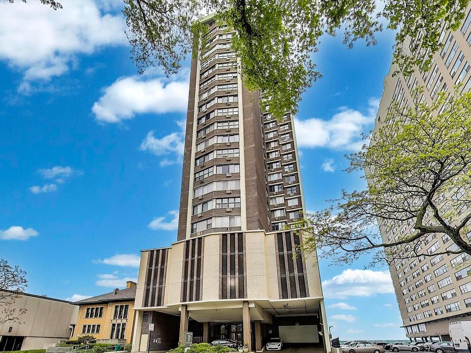 1st image of 6325 N Sheridan Rd APT 2106