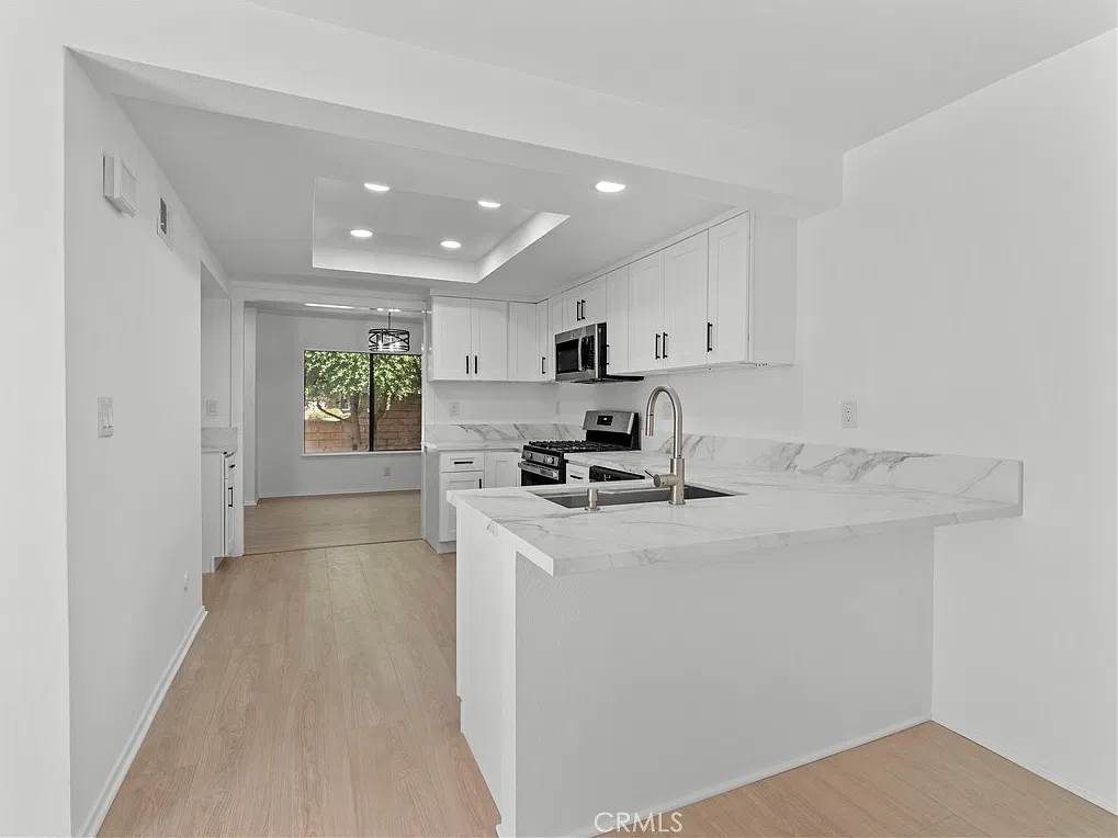 3 bed, 2.5 bath, 1480 sqft, $3,295 — Photo 4